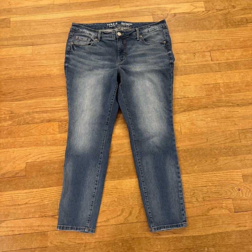 Torrid Perfect Skinny Ankle medium wash mid rise jeans pants size 16
 b37